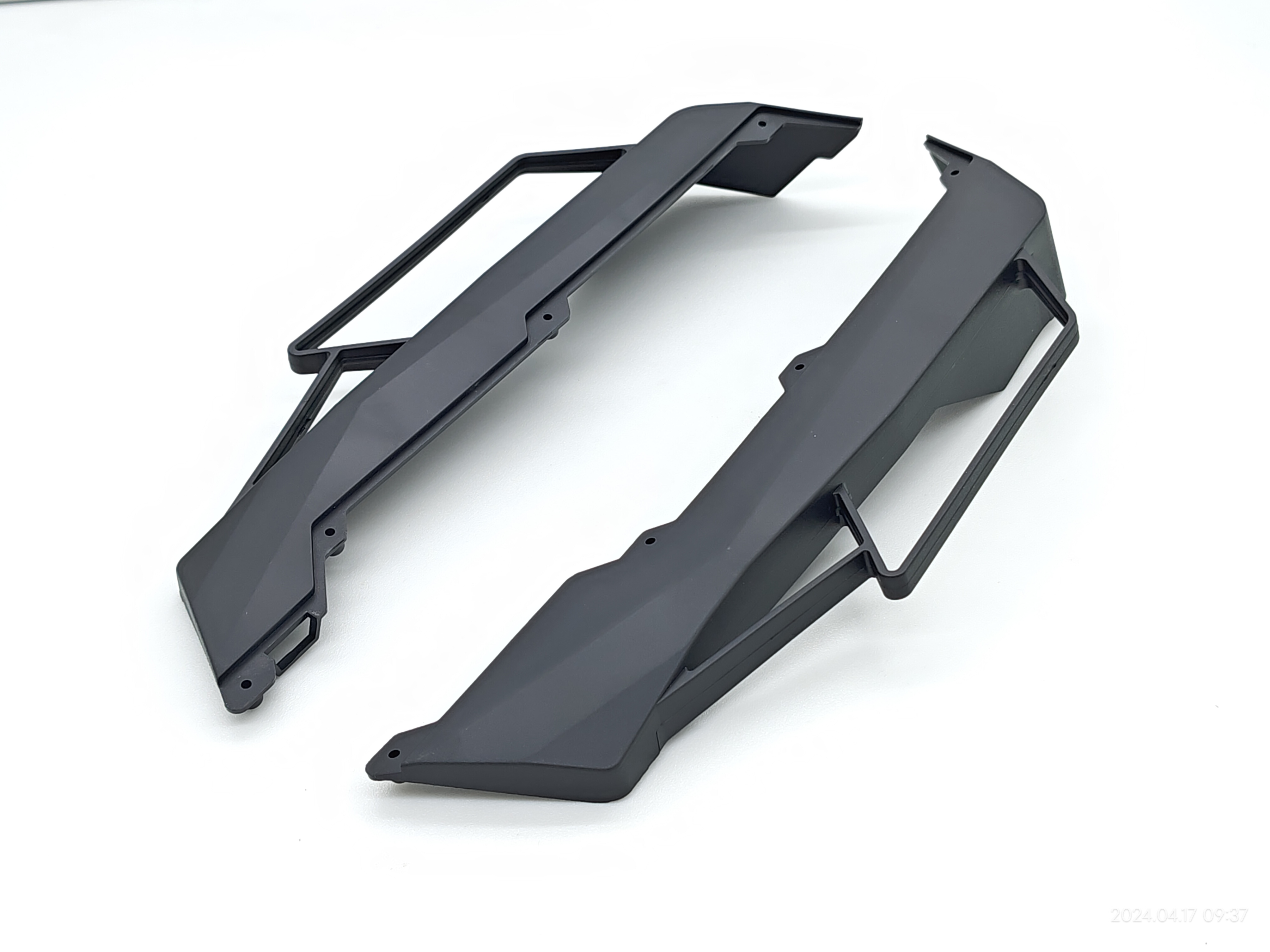 10911  CHASSIS SIDE GUARD SET +fastener